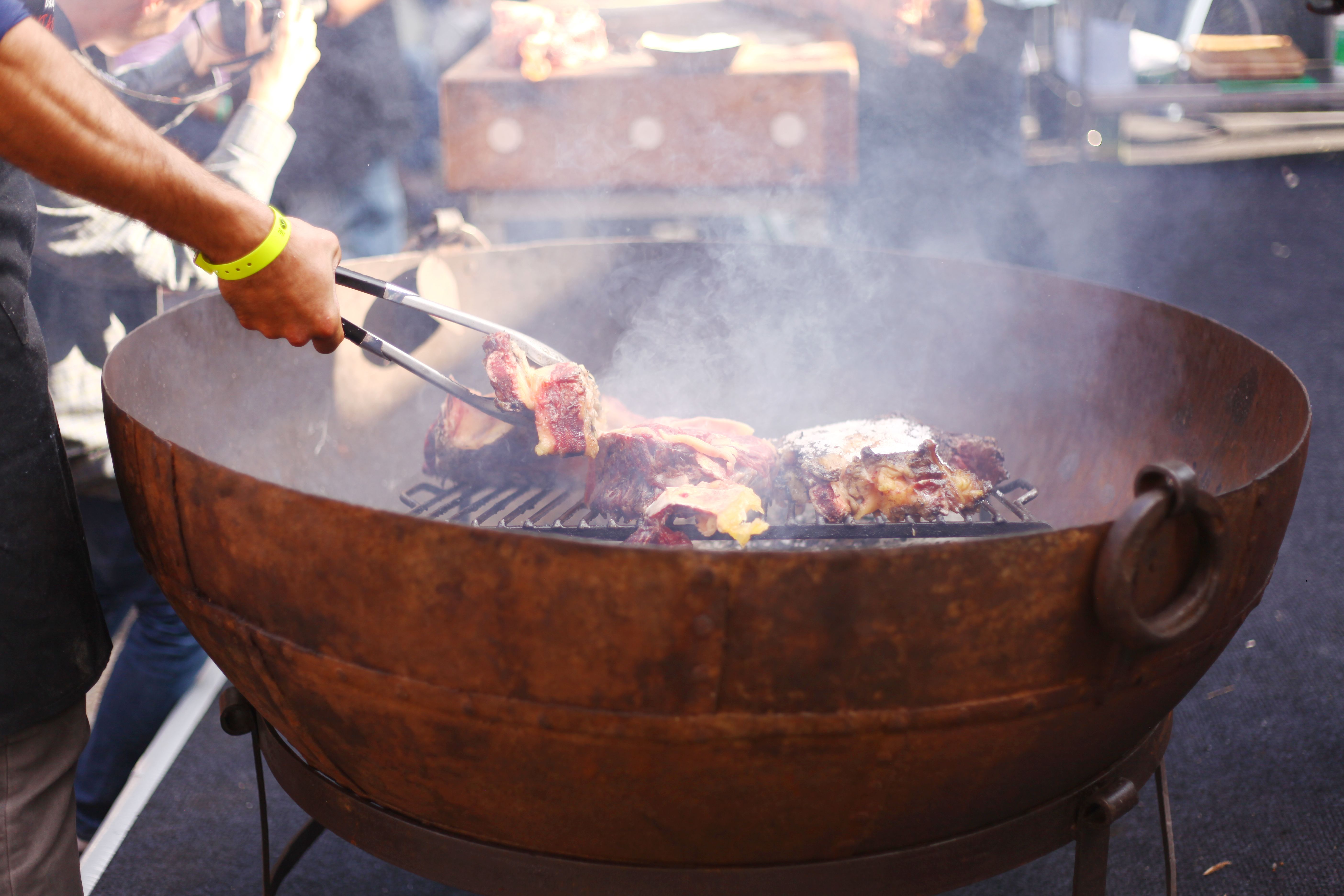 Cooking on Fire at Ludlow Food Festival 2022 with Kadai Firebowls